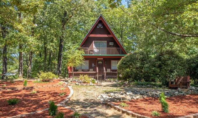 Jones Mills House | Woodsy cabin perfect for a couple or a group!