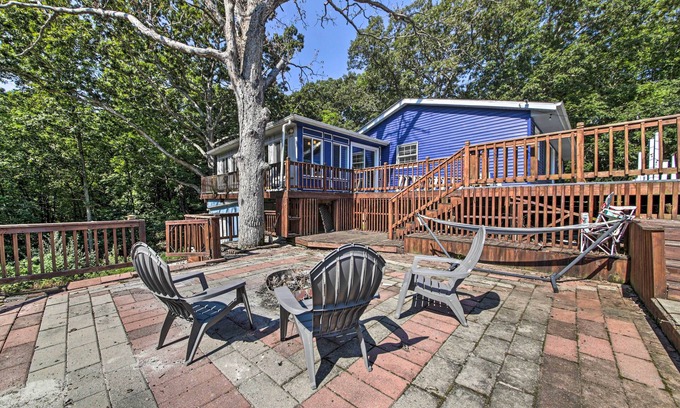 Shelbyville House | Woodsy Home w/View, 1 Mi to Lake Shelbyville