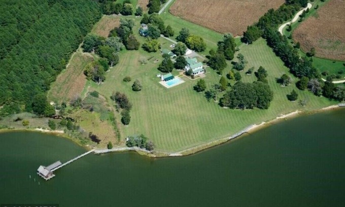 Easton House | Woodwind Manor on the Tred Avon minutes to St Michaels and Easton.