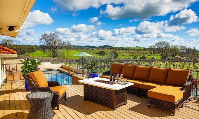 Shenandoah Valley House | Working Vineyard & Private Pool: Villa in Plymouth