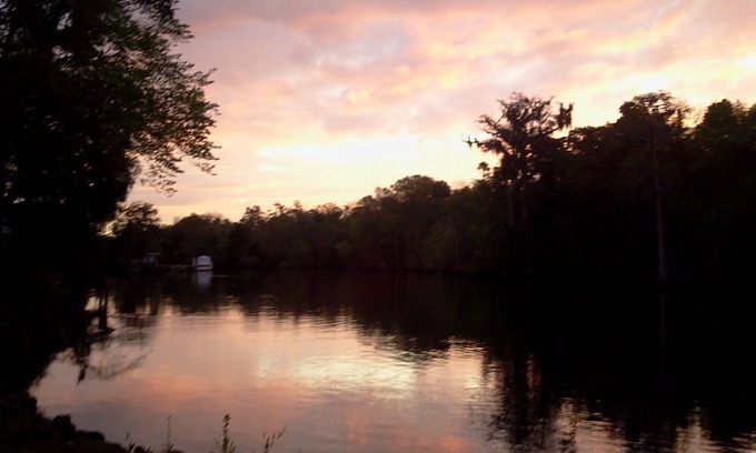 Yankeetown Apartment | World Traveler Suite at Magnolia House, Coastal Riverfront, Beachfront