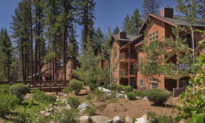 Round Hill Village Hotel | WorldMark South Shore