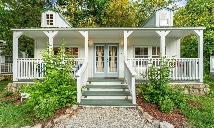 Blue Eye Cabin | Wow! Creekside Studio with Scenic Porch Views