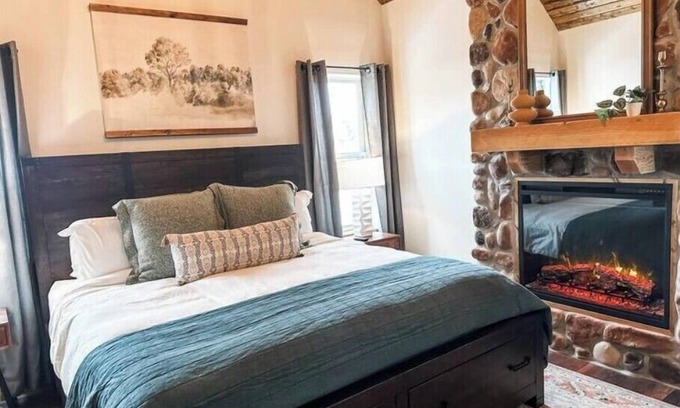 Table Rock Cabin | Wrangler's Rest Cabin