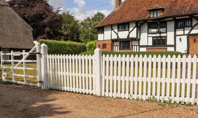Etchinghill House | Wren Cottage at Boyke Manor