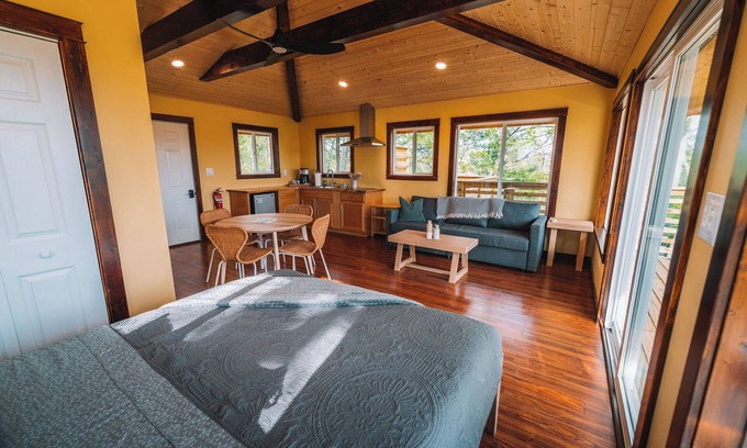 Rogers Cabin | 'Wren' - One of our cute and tidy Lookout Cabins