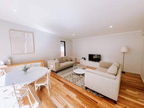 Yallingup House | Wren Studio - Private One-Bedroom Studio Nestled in Bushland