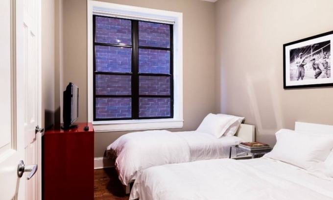 Lakeview Condo | Wrigley Field Stadium Suite 4 Bedroom 2 Bathroom