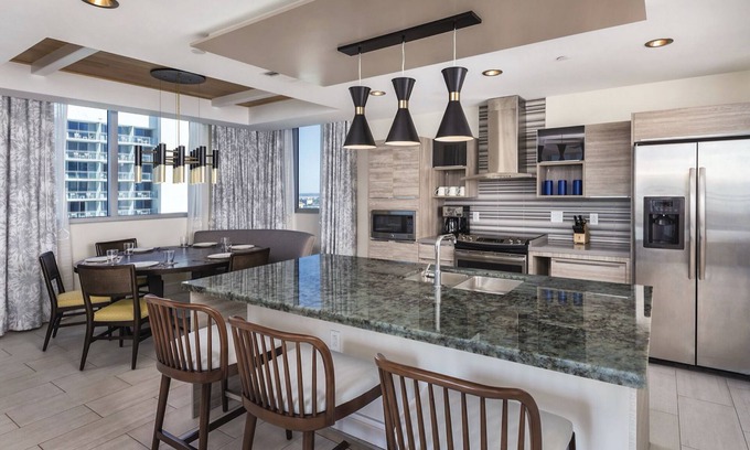 Clearwater Beach Resort | Wyndham Clearwater Oceanfront Presidential Condo, onsite Spa, across from Beach