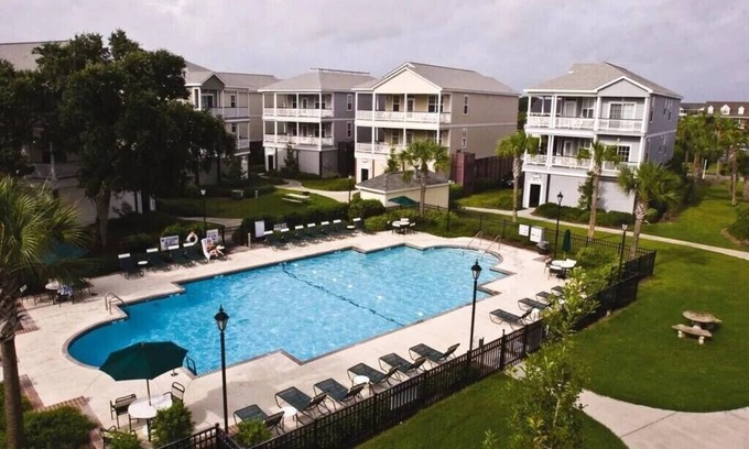 Ocean Ridge Resort | Wyndham Ocean Ridge 2 bedroom deluxe condo with a full kitchen