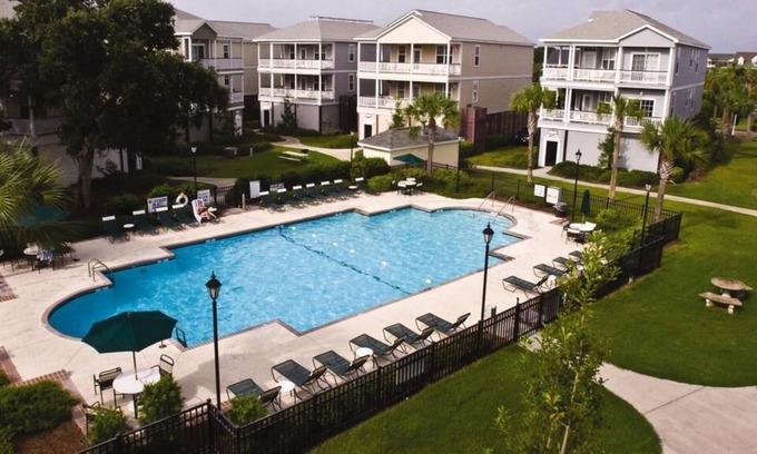 Ocean Ridge Resort | Wyndham Ocean Ridge 2 bedroom deluxe condo with a full kitchen