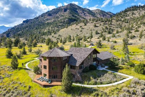 Meeteetse House | Wyoming Retreat on Wood River Hike and Fly Fish!
