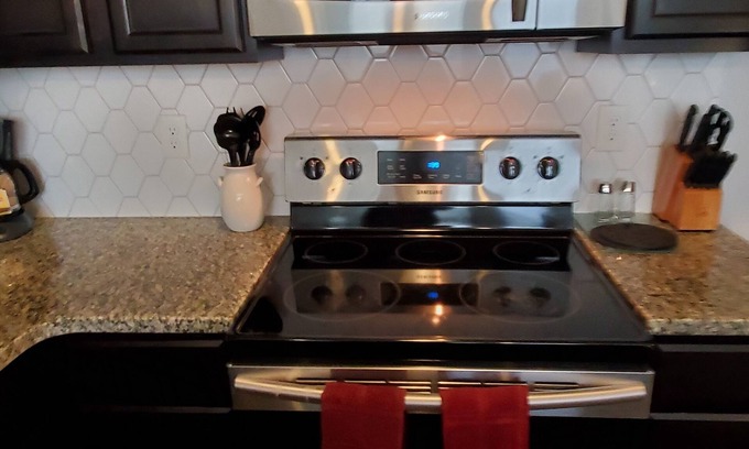 Columbus Apartment | WYSIWYG. New & Beautiful on the edge of Dublin!