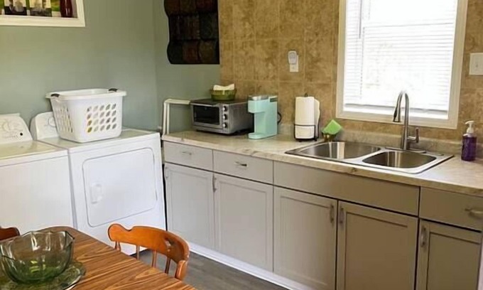 Mariah Hill House | X Marks the Spot(Orange)1.5 miles fromHolidayWorld