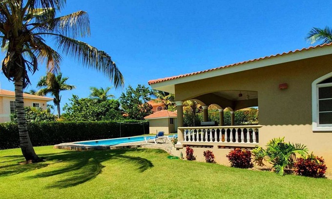 Urbanizacion Tavarez Villa | XXL guest-friendly complex, 14 bedrooms, 3 pools, sport courts, near beach/clubs