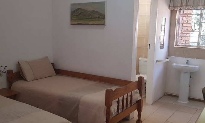Pretoria House | XYZ GUEST HOUSE-Twin Bed Room