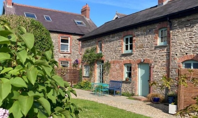 Saint Clears House | Y Bwthyn, Bohemian bolthole with log burner