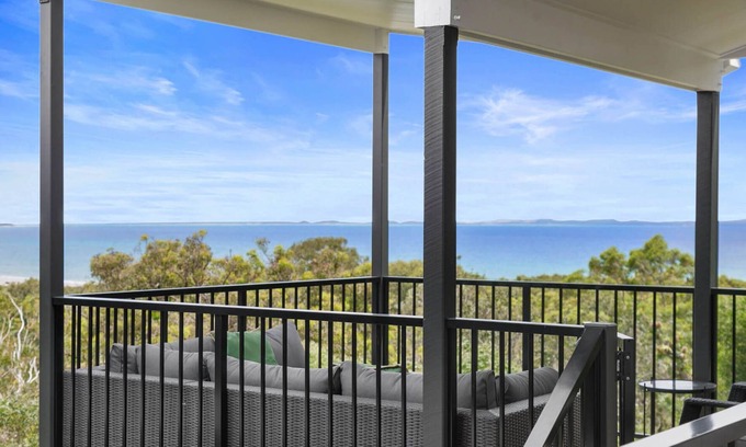 Point Lookout House | “Yarabin” is a completely renovated, spacious family home