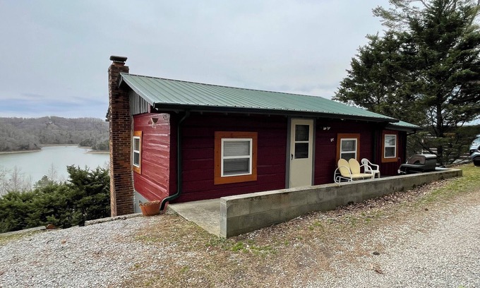 Sparta Cabin | Year Round Center Hill Lake View