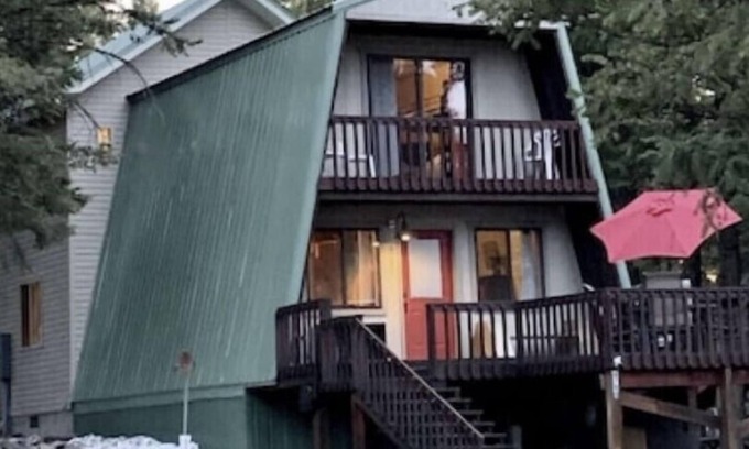 Island Park Cabin | YELLOWSTONE #1 CABIN-King sized bed & private bathroom! Dog friendly! HOT TUB!