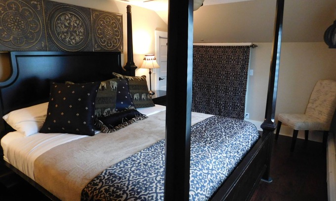 Cody House | Yellowstone Resort 2 Blocks Historic Downtown CodynDeer, Fire Pits, Log Swing