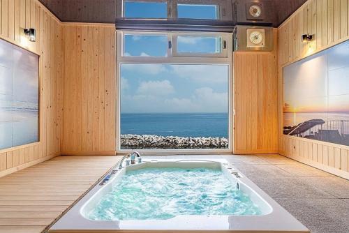 Yeongdeok House | Yeongdeok Hillington Hotel Resort Pension