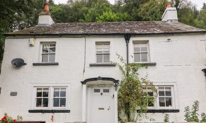 Ravenglass Cottage | YEW TREE COTTAGE, family friendly, with open fire in Eskdale Green