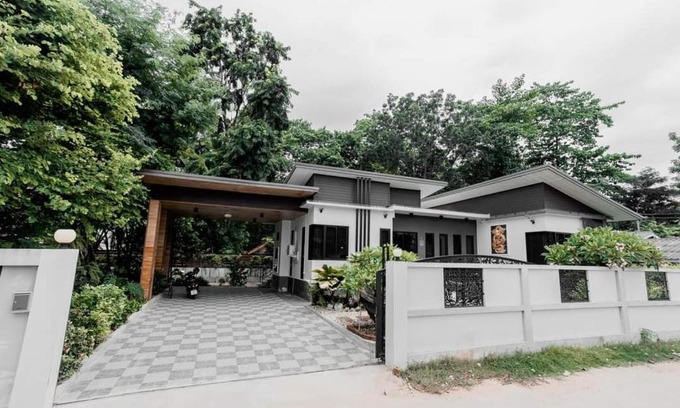 Wang Phinphat House | Ying Yang House Sawankhalok