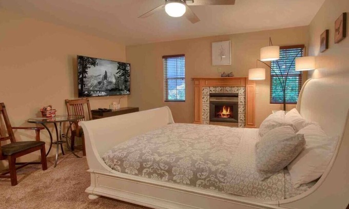 Yosemite West Apartment | YoBee! Heart of Yosemite. Homey Studio. Reservations + Breakfast included ~U1