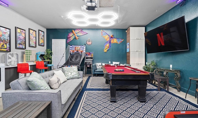 Mono Vista House | Yosemite Fun * Pickleball, Pool, Hot tub, Gameroom