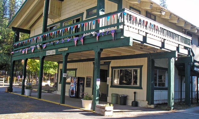 Harden Flat Resort | Yosemite Lakes Meadow Yurt 15