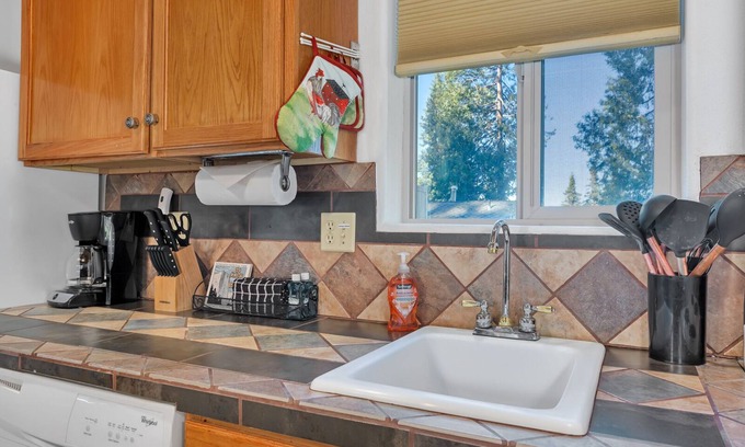 Yosemite West Cabin | Yosemite Woods - Charming Upper Unit in Ynp!