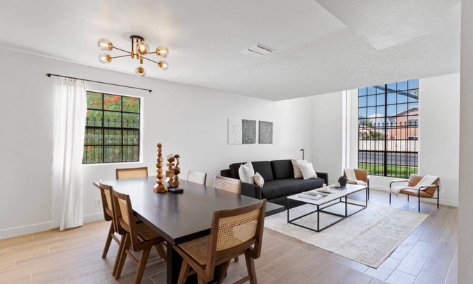 Las Vegas House | Youdid's Modern-Minimalist Style Townhome