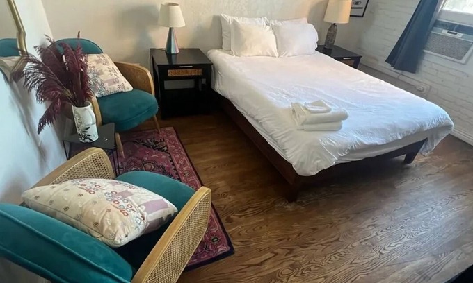 Westlake Apartment | Your 420-Friendly Creative Hideaway in DTLA