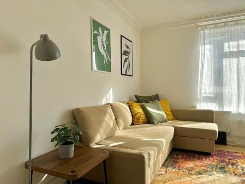 Canning Town Apartment | Your Cosy Get-away 5 minutes from Canning Town Station, near ExCel & O2