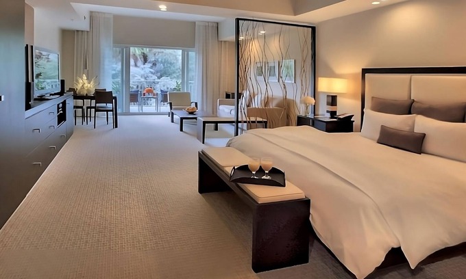 Ludlam Hotel | Your Dream Miami Retreat Awaits! Gorgeous Room w/Kitchen and Balcony