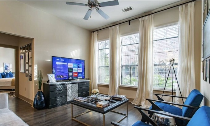 Ninth Street Apartment | Your Fan Favorite Modern Suite | 9th St.