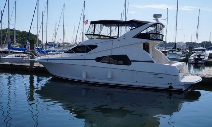 Charlestown Boat Rental | Your Floating Suite in Boston Harbor