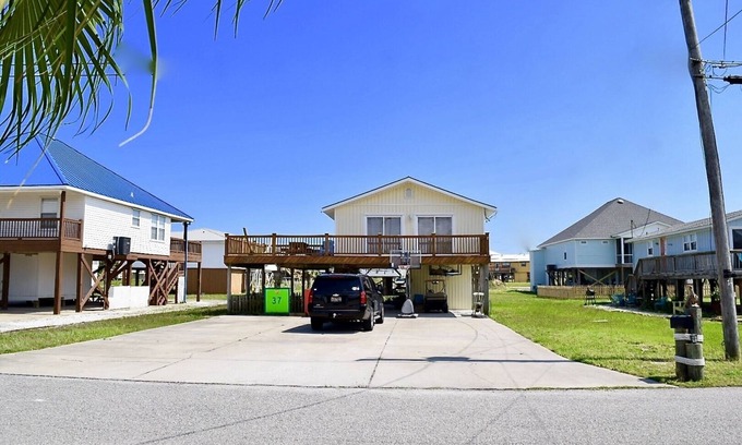 Dauphin Island House | Your Island Getaway Within Walking Distance To The Gulf