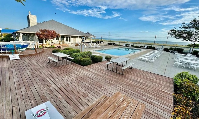 Port Clinton Condo | Your Lake Erie Islands' Getaway Condo for 6 with a Clubhouse and Pool!