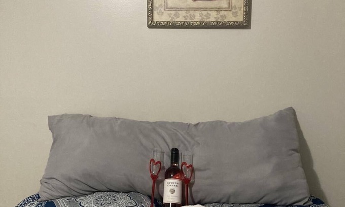 New Castle Apartment | Your not at home come take it easy relax, recuperate and get replenished