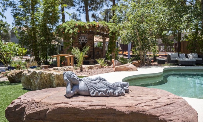 Las Vegas House | Your Own Resort Close to the Strip!