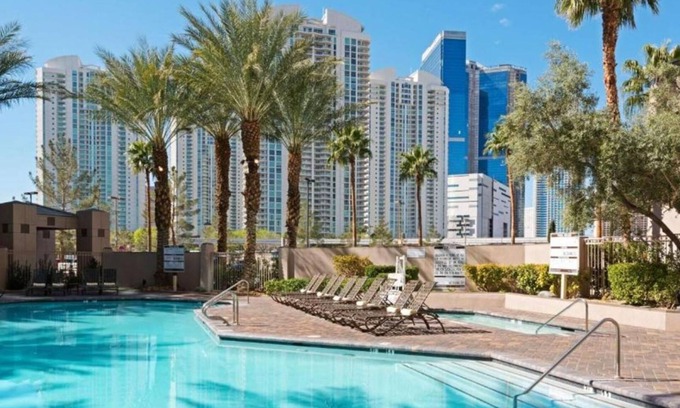 Las Vegas Resort | Your Peaceful Vegas Oasis, Paradise- Hilton Studio Steps from Strip- Huge Pool