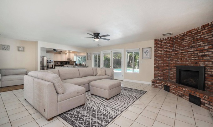 Bakersfield House | Your Poolside Hideaway