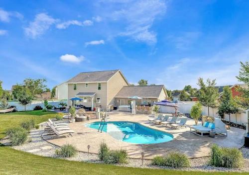 Appleton House | Your Resort On Gala Family Fun with Spa and Pool