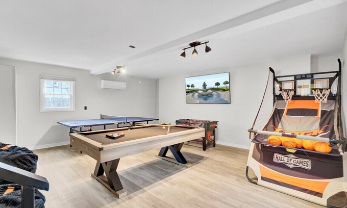 North Charleston House | Your Storybook Hideaway- GAME ROOM- 10 MINS FROM AIRPORT