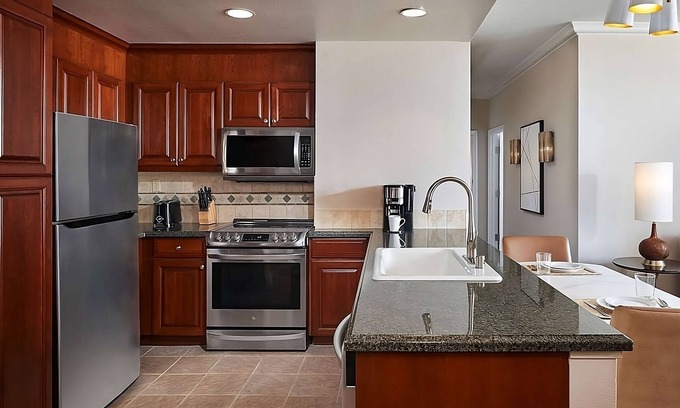 Las Vegas Hotel | Your Ultimate Vegas Retreat Awaits! 2 Suites w/Full Kitchen! Outdoor Pool