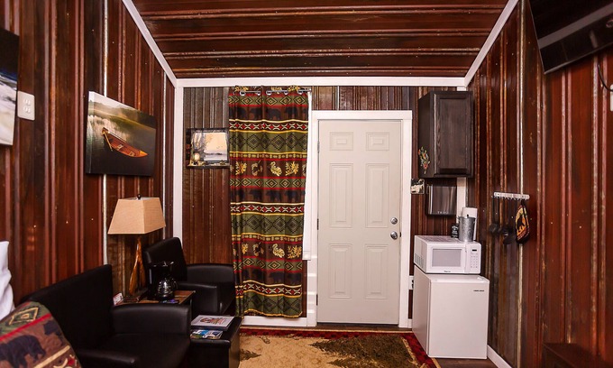 Benton Hotel | Yowie Cabin