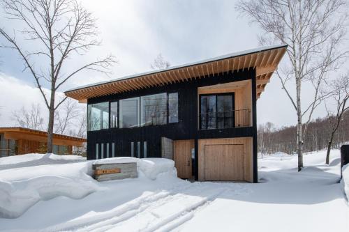 Hirafu Ski Chalet | Yuki Sugi at Intuition