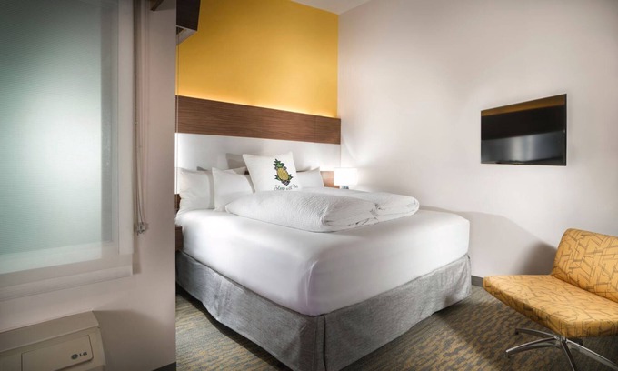 East Village Hotel | Z King, Hotel Z, Bright Decor, Free Bike Usage, Heart of Gaslamp Quarter